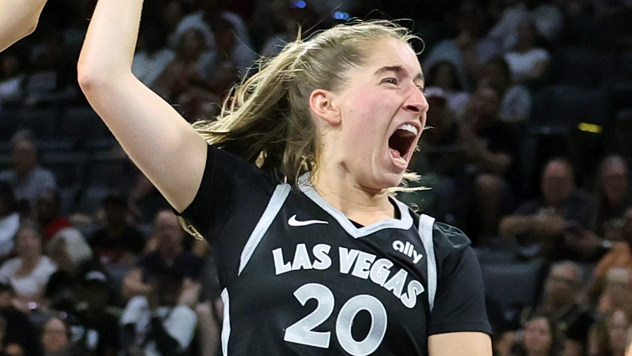 Dawn Staley Reacts to Kate Martin's Block, Aces Debut