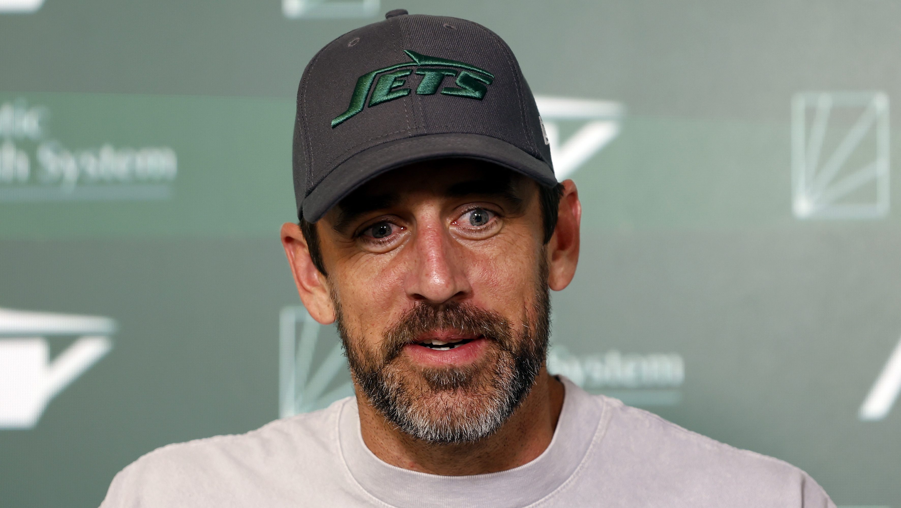 Aaron Rodgers Challenges Young Jets Core for 2024 Leadership