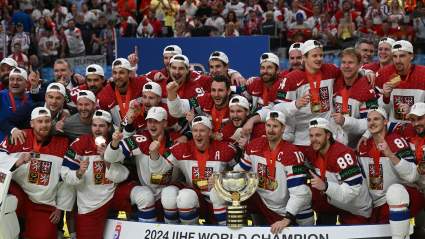 Bruins’ David Pastrnak & Pavel Zacha Score to Win Worlds Gold