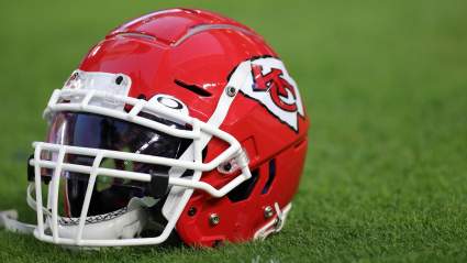 Chiefs DE ‘Awake and Responsive’ After Cardiac Arrest, Says Agent