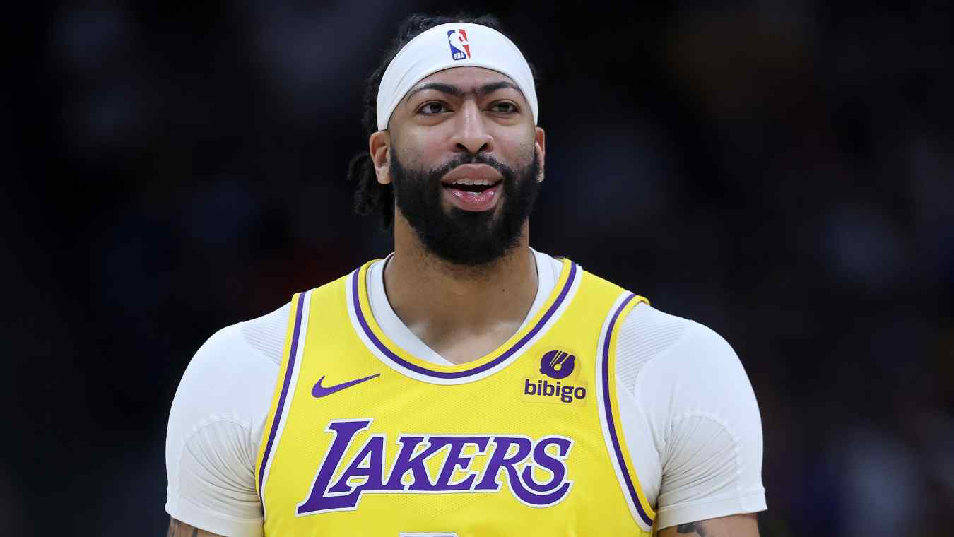 Anthony Davis 'Prefers' Lakers Pass on JJ Redick: Report