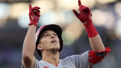Dodgers Add $17 Million Gold Glover in 3-Team Trade: Report