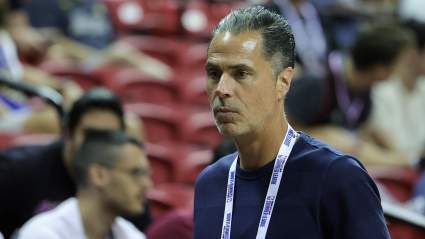 Lakers Discussing Trades With 3-Teams Amid Slow Free Agency Start: Report