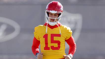 Chiefs QB Patrick Mahomes Sets Expectation for New WR: ‘There’s No Easing’