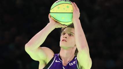 Warriors Tabbed as Favorites to Trade for $68 Million 7-Footer