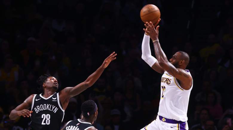 Lakers' LeBron James against Dorian Finney-Smith