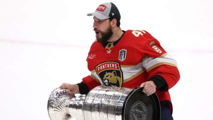 Maple Leafs Sign Stanley Cup Winning Goalie to Multi-Year Deal: Report