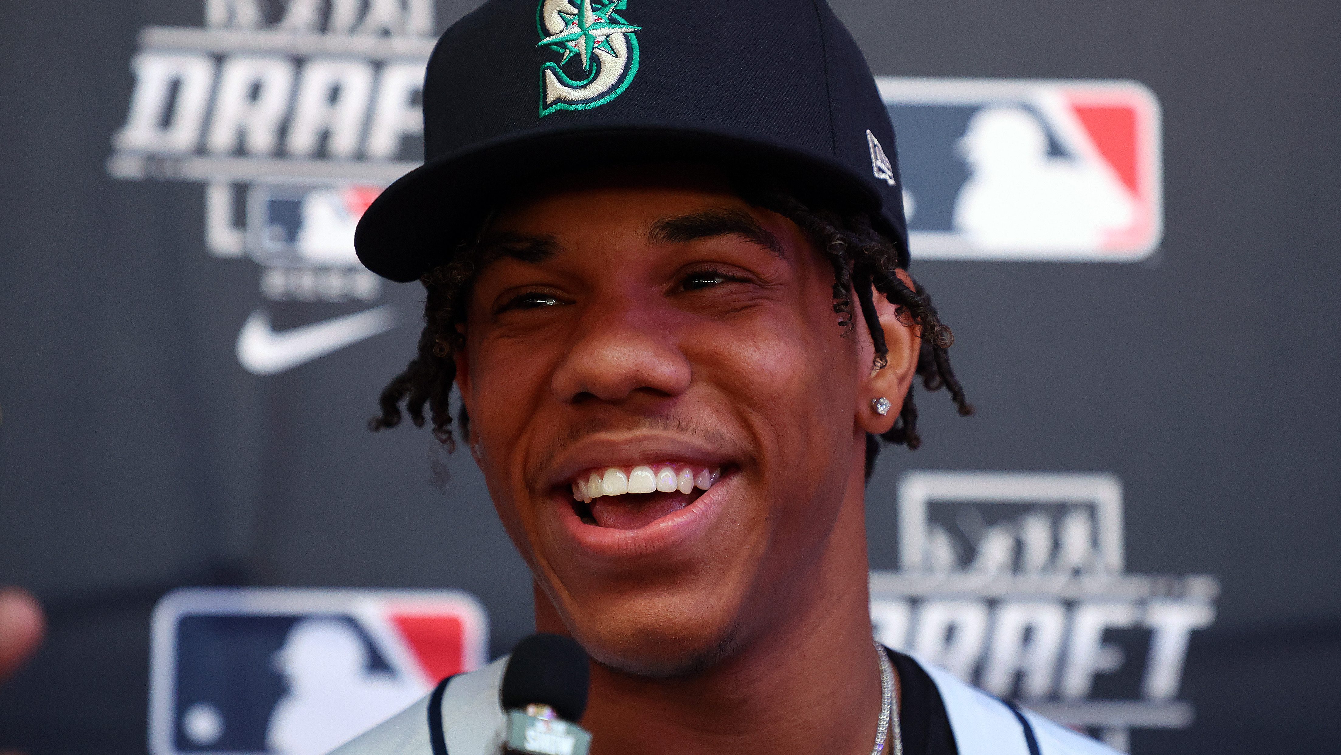 Mariners Trade Proposal Swaps 3 Prospects for Jazz Chisholm Jr. - Heavy.com