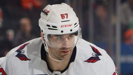 Analyst Links 900-Game Veteran Forward to Maple Leafs