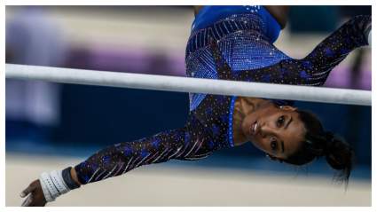 Simone Biles Botches Maneuver on Uneven Bars, Making ‘1st Big Mistake’