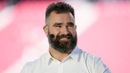 Jason Kelce Jokingly Calls Out Bucs’ $71 Million Pro Bowler