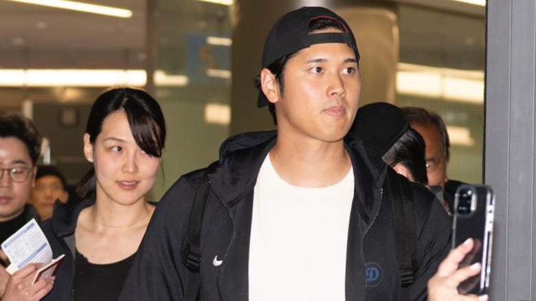 Dodgers star Shohei Ohtani (right) and wife Mamiko Tanaka