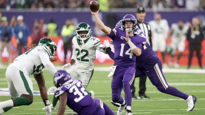 Ty Chandler, Sam Darnold of the Minnesota Vikings