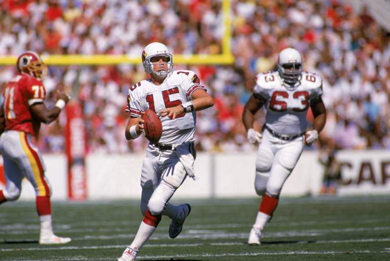 Neil Lomax of the Arizona Cardinals