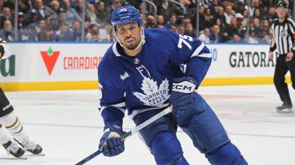 Trade Pitch Has Maple Leafs Dealing Fan-Favorite for Veteran Center