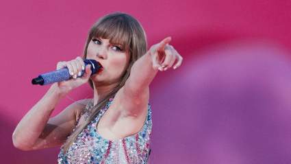 Taylor Swift Sends Emotional 4-Word Message at Toronto Eras Show