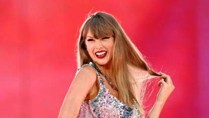 Taylor Swift Sends Adorable Message to Travis Kelce