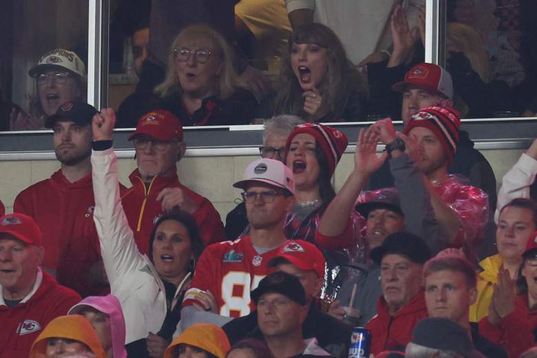 Taylor Swift and Donna Kelce at Chief's Game