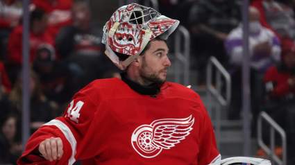 Trade Pitch Has Maple Leafs Acquiring Veteran Goalie to Replace Injured Stolarz