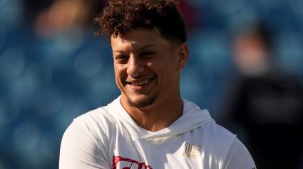 Patrick Mahomes Treats Chiefs O-Line to Custom Christmas Gift Packages: Report