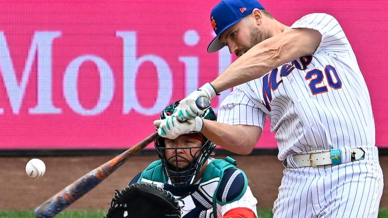 Pete Alonso swings