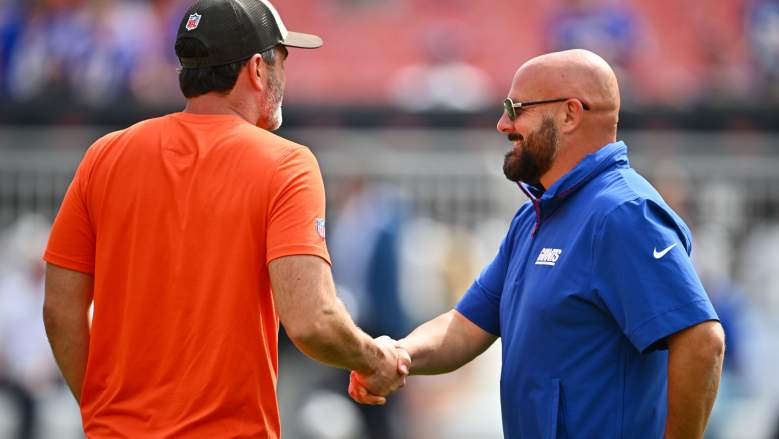 Giants head coach Brian Daboll with Browns HC Kevin Stefanski.