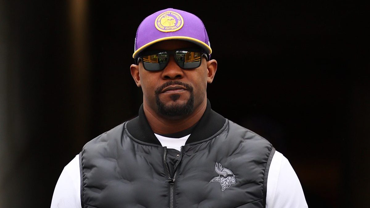 NFC rival linked to poaching DC Brian Flores from the Vikings 🏈