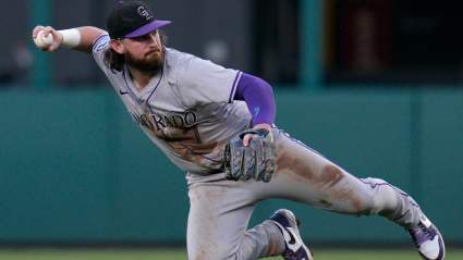 Red Sox Sign Former Gold Glove Winner to Minor League Contract