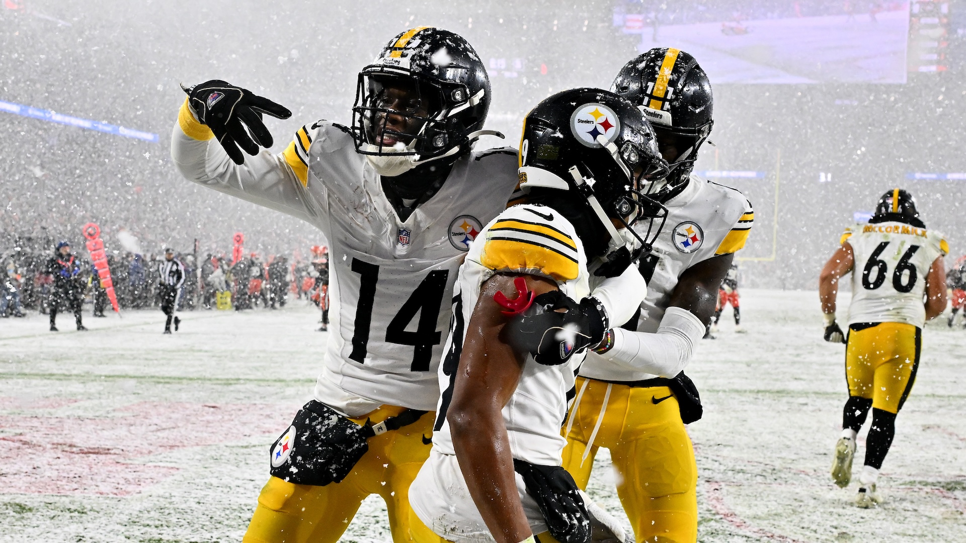 WR Deebo Samuel Intends to Seek Trade to Steelers: Report