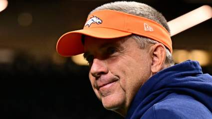 Broncos Sign Former Patriots QB Before Free Agency: Report