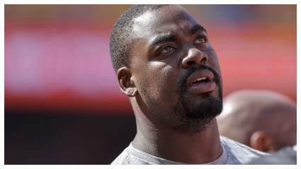 Chiefs Star Chris Jones’ Girlfriend Sheawna Posts Glamour Photos on Instagram