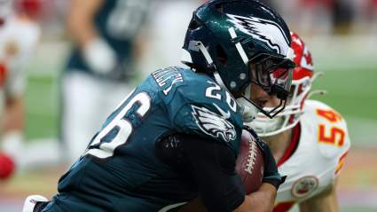 NFL Legend Makes Stunning Statement on Eagles RB Saquon Barkley