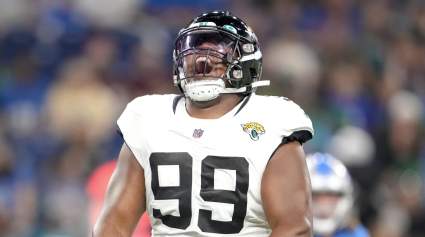 Giants Sign 2 New Defenders, Lose OLB to Division Rival: Report