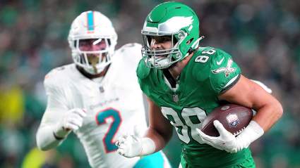 Eagles Bring Back Super Bowl Champion TE After $5.5 Million Pay Cut
