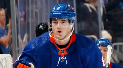 Trade Pitch Sees Maple Leafs Acquiring Star Defenseman in 3-Player Blockbuster