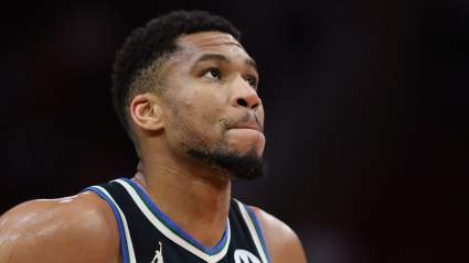 3-Team Knicks Trade Pitch Lands Giannis Antetokounmpo