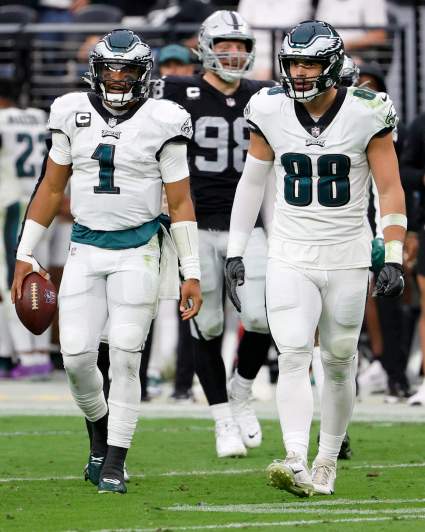 Jalen Hurts Connected with Dallas Goedert to Bring Him Back to Run it Back