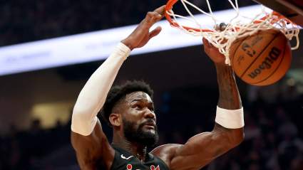 Lakers Trade Pitch Offers Safety Net for ‘Immature’ Deandre Ayton