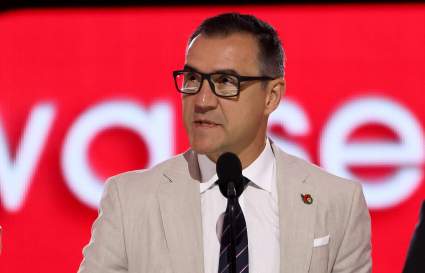 Senators Plan to Continue Contract Talks With Key Veteran: Report