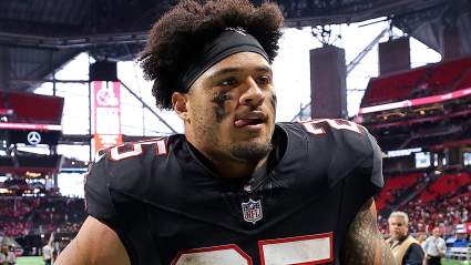 Bears Trade Pitch Lands 2,300-Yard RB to Pair With D’Andre Swift