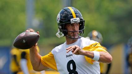Steelers WR Coach Speaks Out on ‘Challenge’ of Working With QB Aaron Rodgers