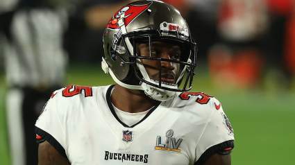 Buccaneers Trade Pitch Sends Pricey Vet to Raiders in $12.8 Million Cap Dump