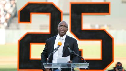Giants Shock Fans With Statue For Franchise Legend
