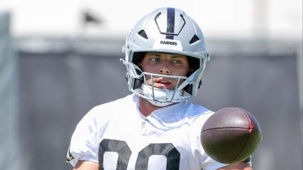 Las Vegas Raiders Superstar Links Up With Legendary Mentors