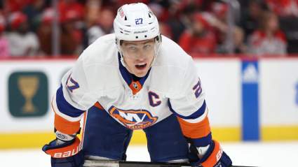 Maple Leafs Predicted to Trade for $49M Star Winger at Deadline