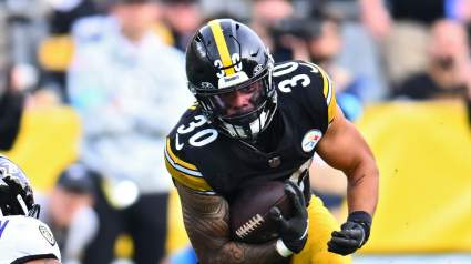 Member of Steelers’ RB Room Given Notable 2025 Forecast