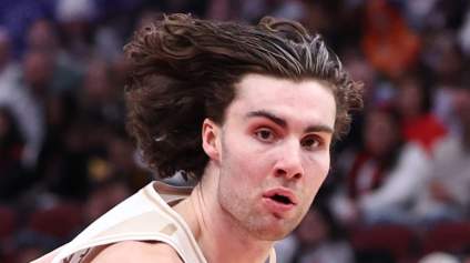 NBA Insider Provides Frustrating Update on Bulls’ Josh Giddey Negotiations