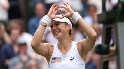 Bencic Stuns Andreeva, Books Wimbledon SF Clash with Światek