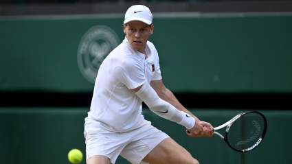 Sinner Unfazed by Elbow, Books SF Wimbledon Meeting With Djokovic