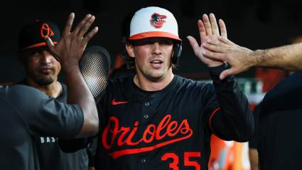 The San Francisco Giants Should Not Trade For This Two-Time All Star Catcher